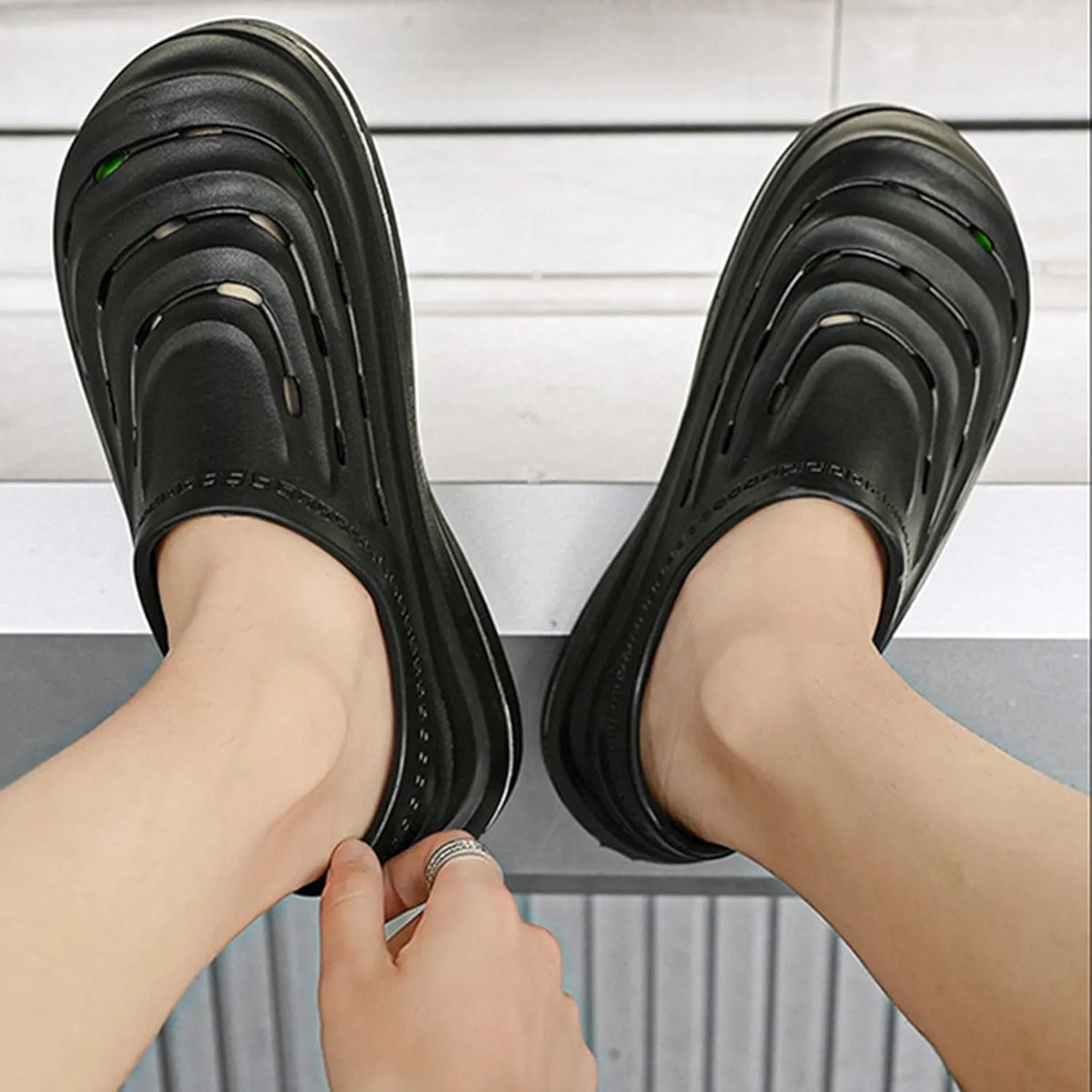 Chef Shoes Non Slip Clogs Work Shoes Breathable Soft Sole Not Tiring Wear Beach Driving Mens Bathroom Slippers