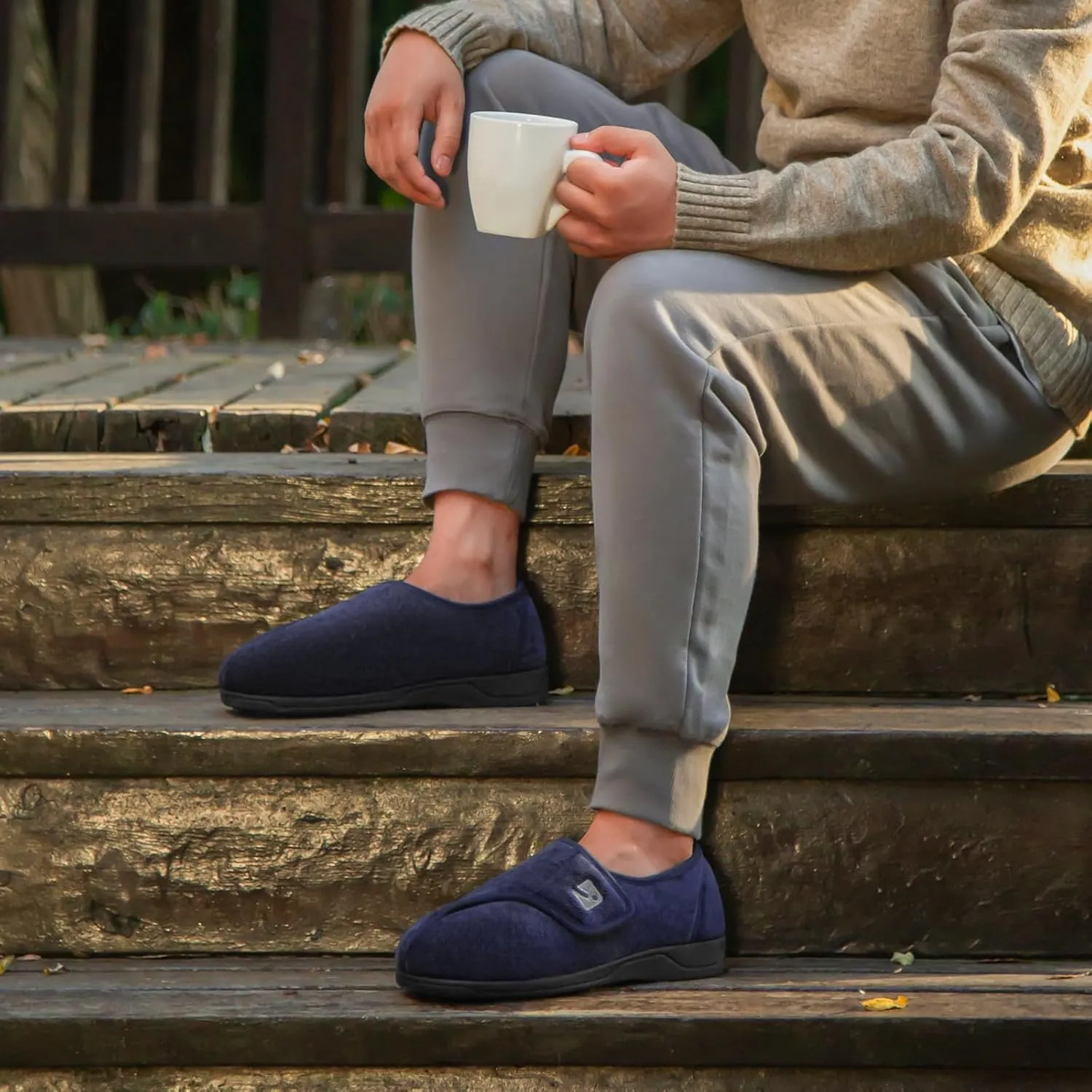 HomeTop Men's Adjustable Chenille Slippers Wide Soft Comfy Non-slip Indoor House Shoes