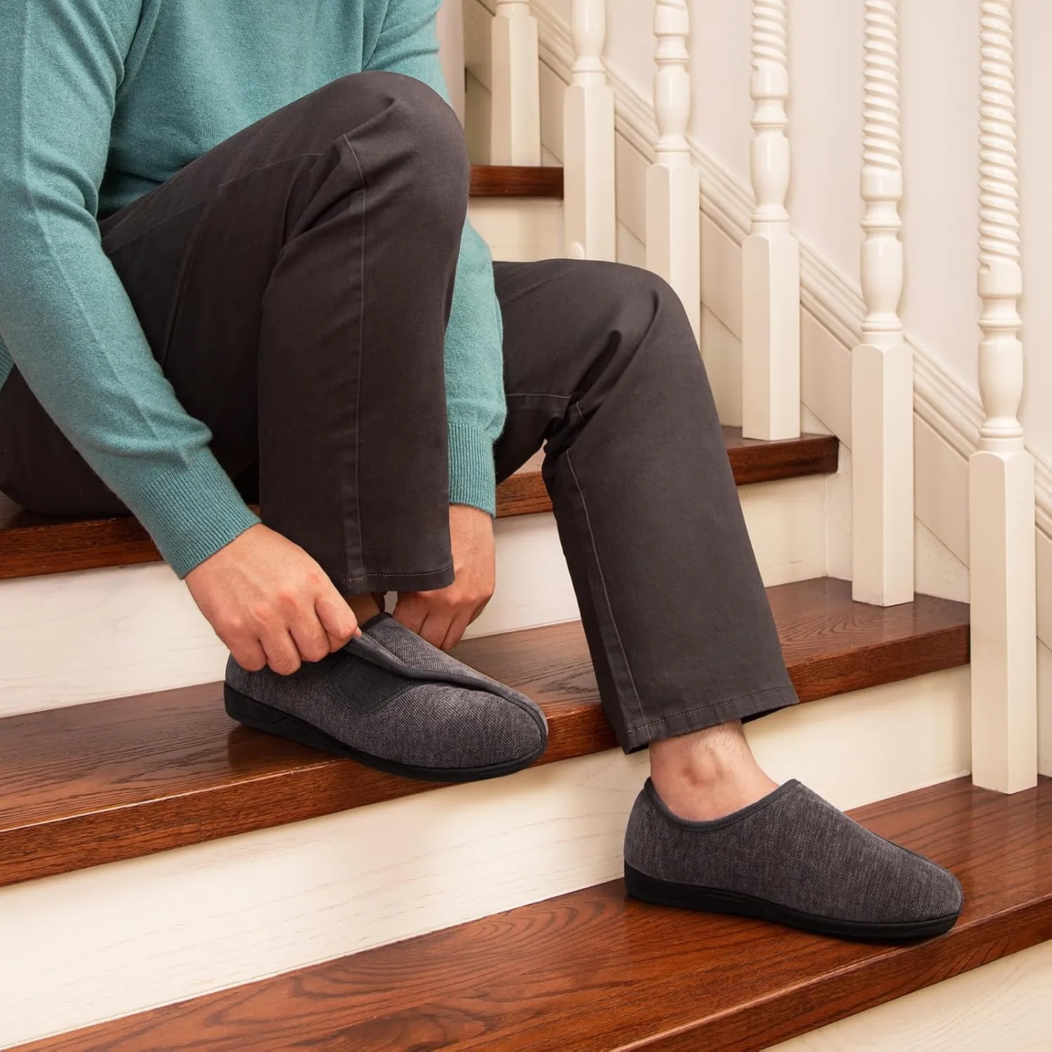 HomeTop Men's Adjustable Chenille Slippers Wide Soft Comfy Non-slip Indoor House Shoes