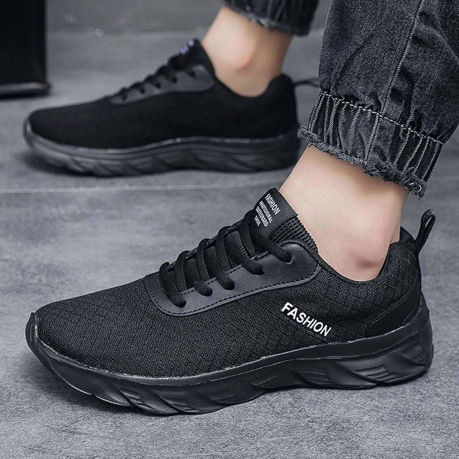 Men's Classic Casual Jogging Sneakers Lace Up Lightweight Breathable Fashion Sneaker Non Slip Barefoot Sneaker