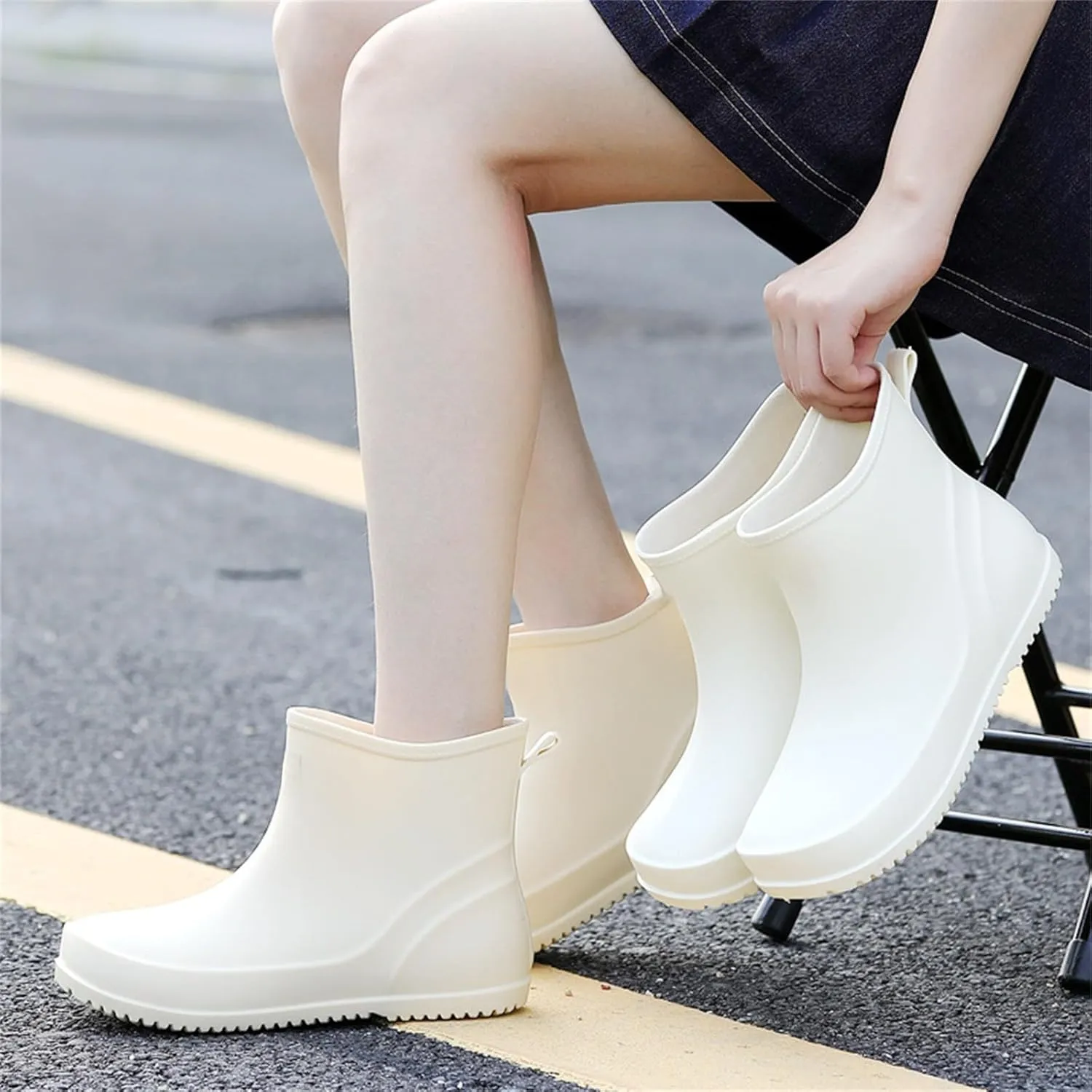 Rain Boots for Women Lightweight Warm Waterproof Rain Boots Anti-Slipping Garden Boots Rain Boots for Outdoor