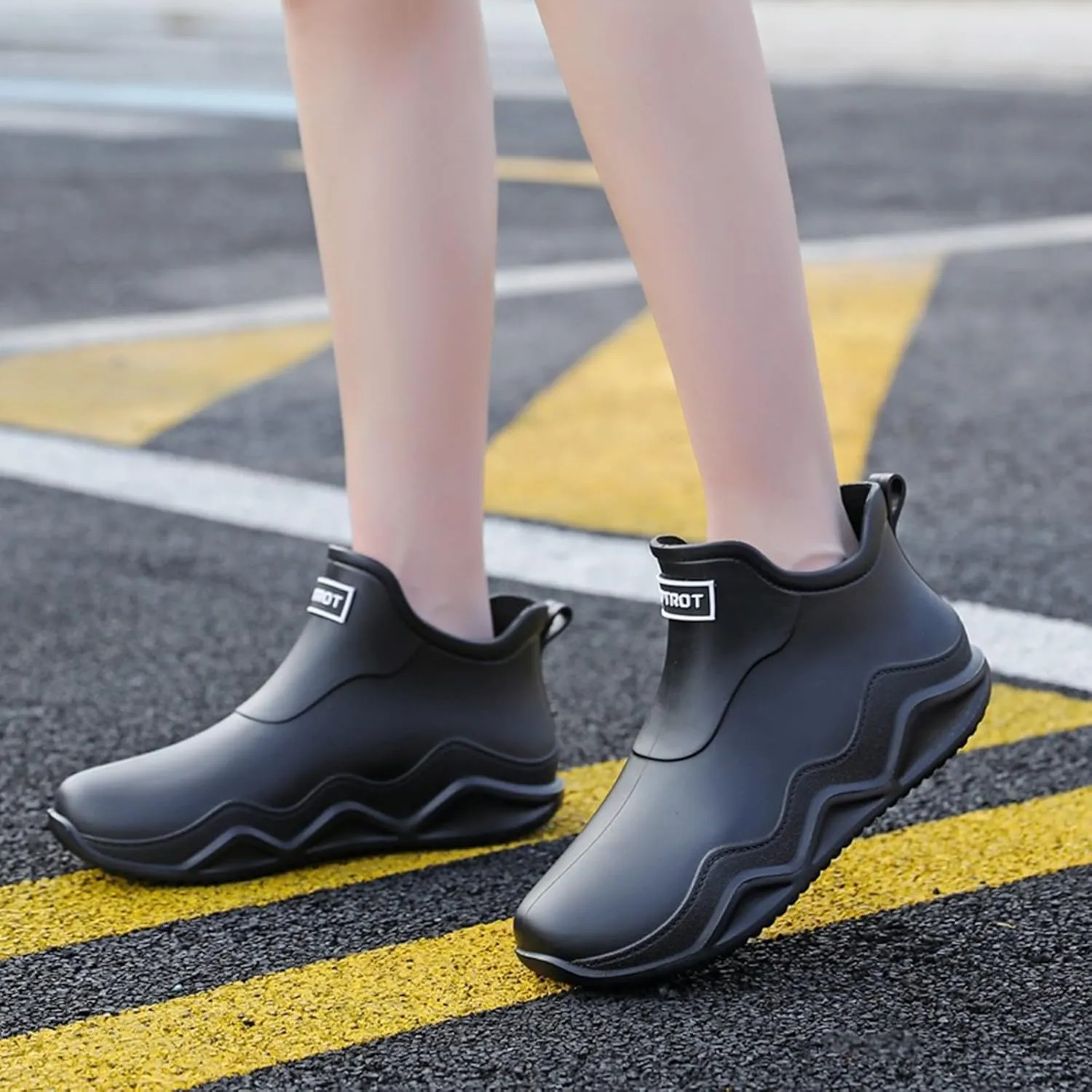 Womens Rain Boots Wide Width Slip On Barefoot Shoes Mens Rain Boots Non-Slip Rubber Waterproof Fishing Shoes